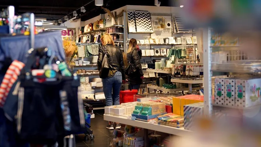 Merkel insta a no 'poner en peligro los primeros éxitos' contra la COVID-19