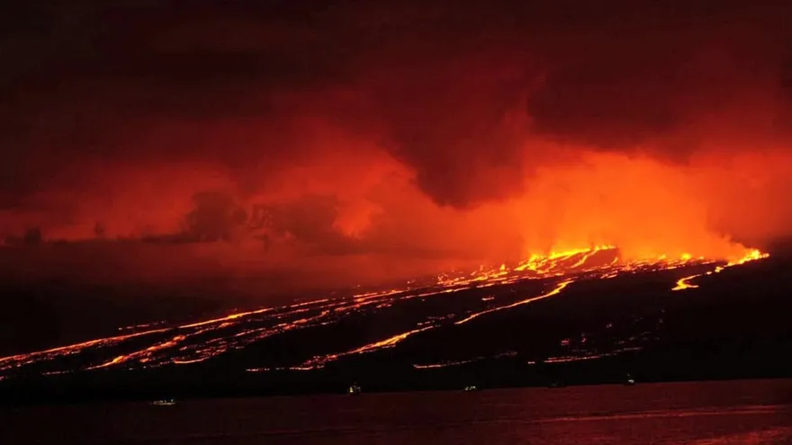 Retornan evacuados por erupción de volcán en Galápagos