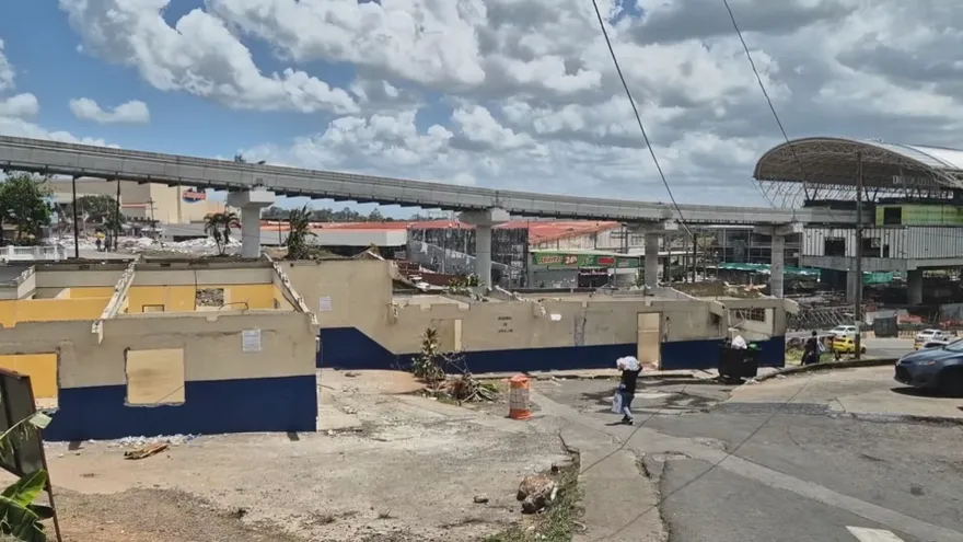 Demuelen más de 25 locales en la rotonda de Arraiján Cabecera