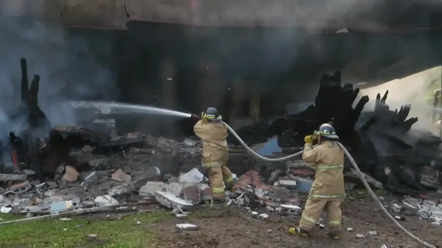 Bomberos continúan labores para sofocar incendio en Chiriquí