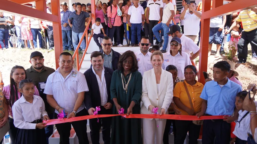 La Fundación Más Móvil puso en marcha un nuevo Salón de Innovación en el Centro Educativo de Piedra de Amolar, ubicado en Cañazas, provincia de Veraguas