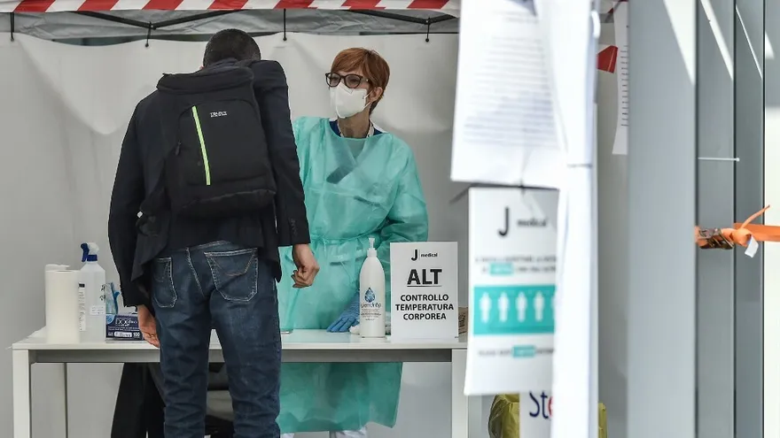 Los jugadores de Juventus debían pasar por controles para ingresar a las instalaciones del club