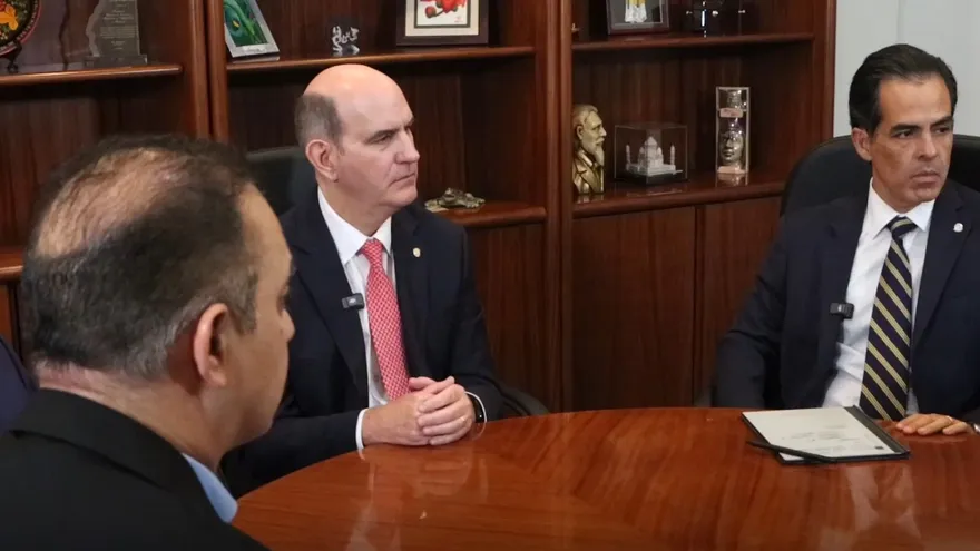 Ministro Felipe Chapman se reúne con comerciantes de Coclé.
