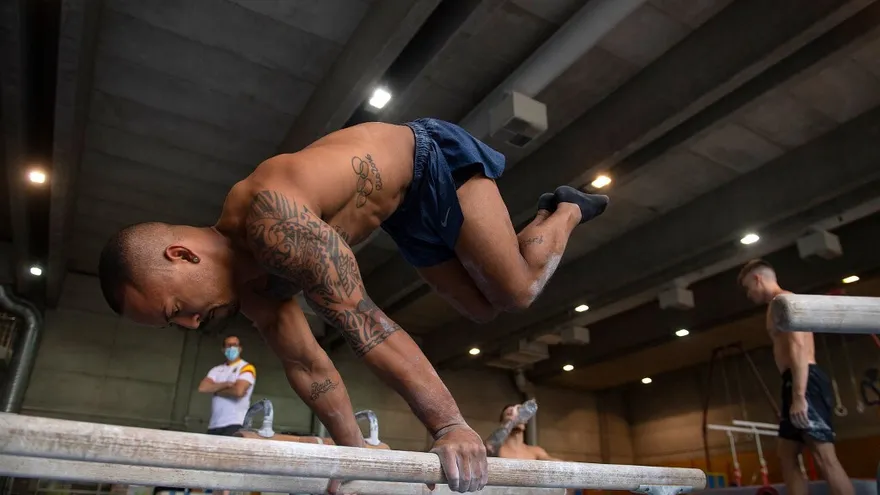 El gimnasta Ray Zapata, creador del salto 'Zapata II', durante un a sesión de entrenamiento