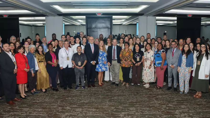 Panamá acoge consulta regional para crear tratado jurídicamente vinculante contra contaminación plástica.
