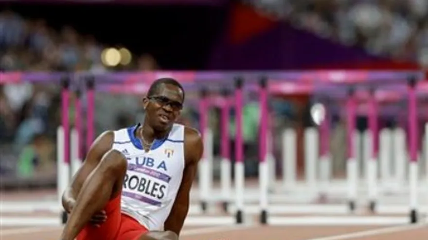 Familiares apoyaron a Robles con velas y flores