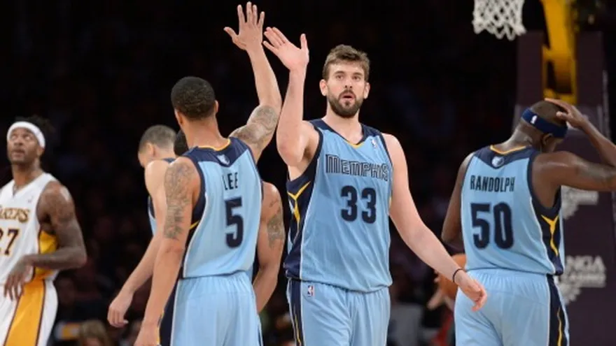Grizzlies luchan por el último boleto a los playoffs del Oeste