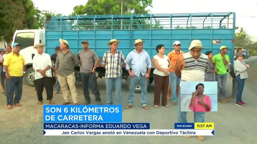 Protestan por mal  estado de carretera en Los Santos