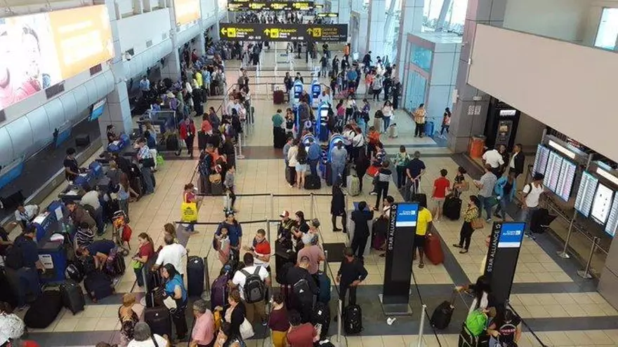 El COVID-19 agrava aún más la situación del trasporte aérea advierte la IATA