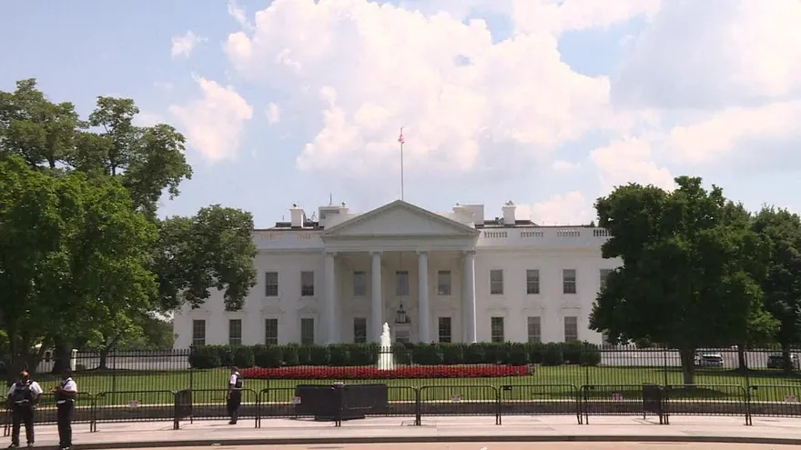 EEUU exige a dos diplomáticos de Venezuela abandonar el país