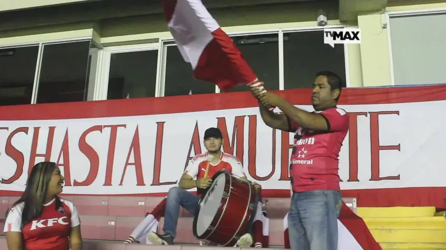 Un toque de color en el partido del Tauro vs San Francisco