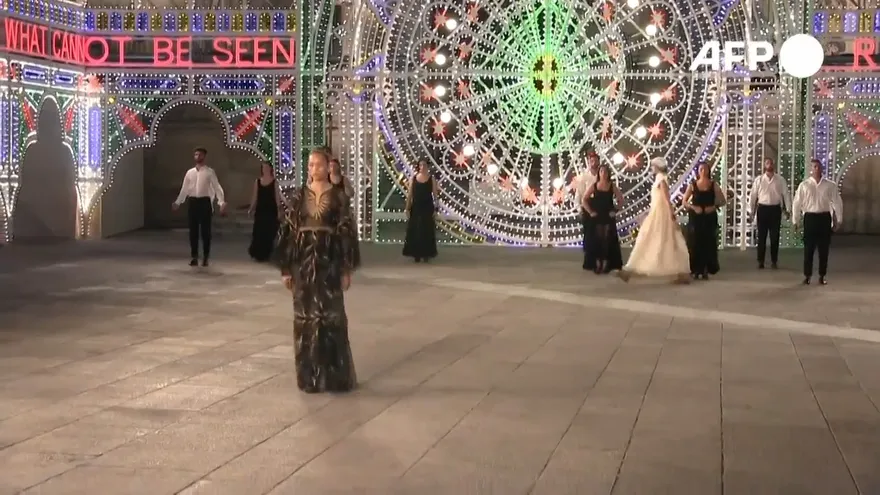 Primer desfile de alta costura poscoronavirus