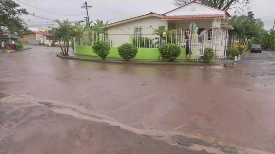 Se desborda río en La Siesta de Tocumen