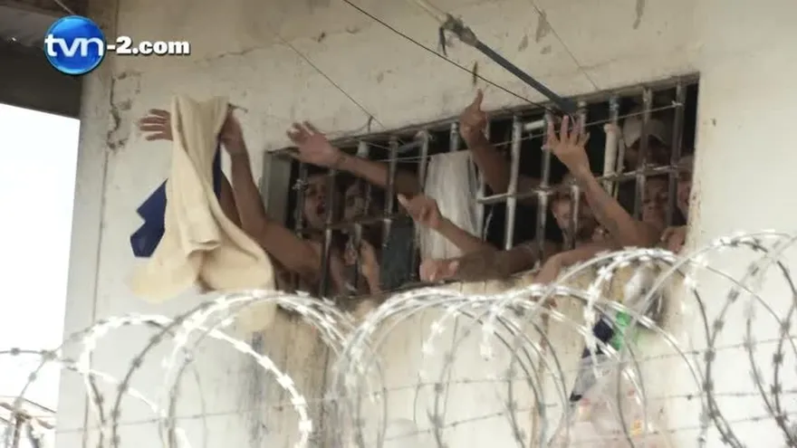 Fugas y destituciones en los centros penitenciarios