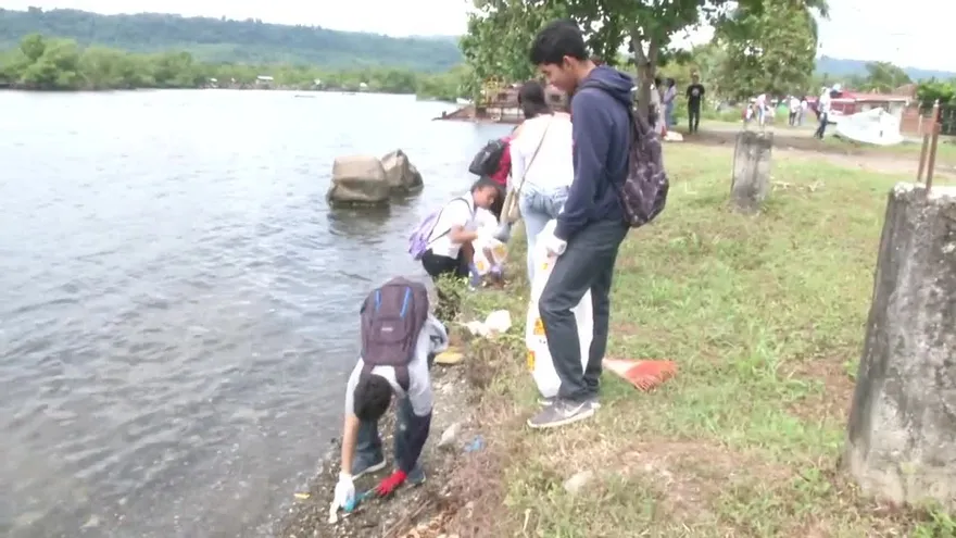 Bocatoreños participaron de la limpieza de playas