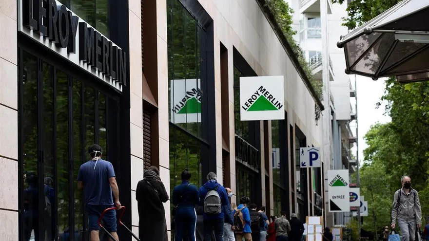 Francia pagará 200 euros a jóvenes en situación precaria por el coronavirus