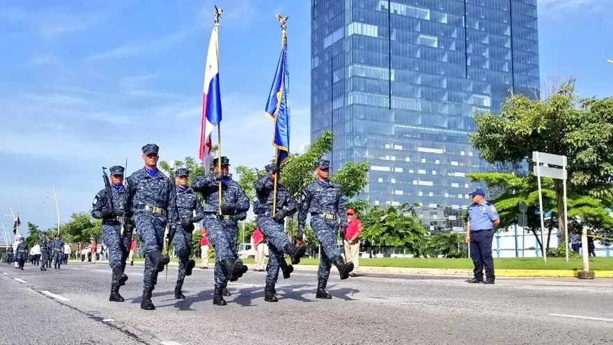 Realizan desfile de cadetes en la Cinta Costera este domingo