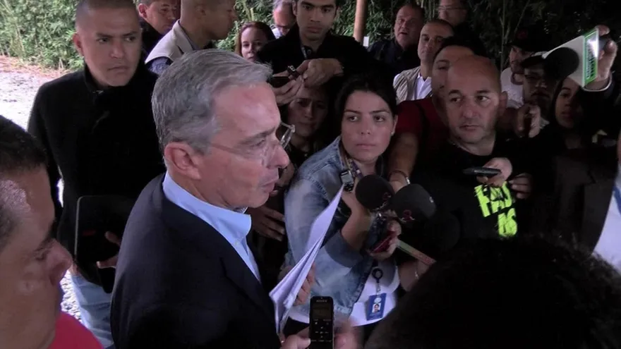 Uribe considera a su hermano un “preso político”