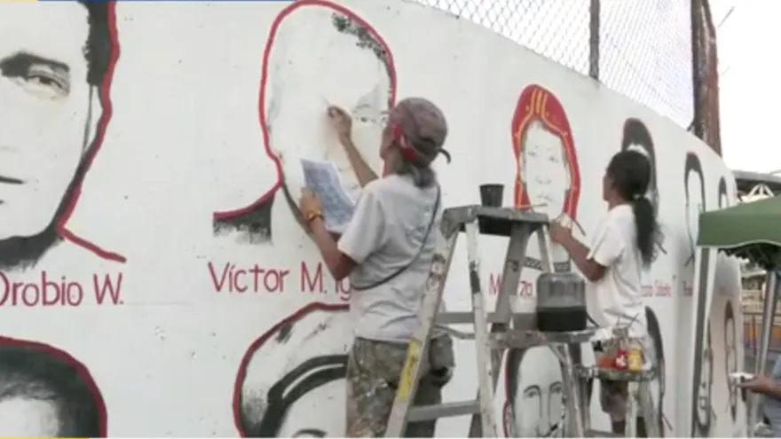 Retocan muro con las imágenes de los mártires del 9 de Enero