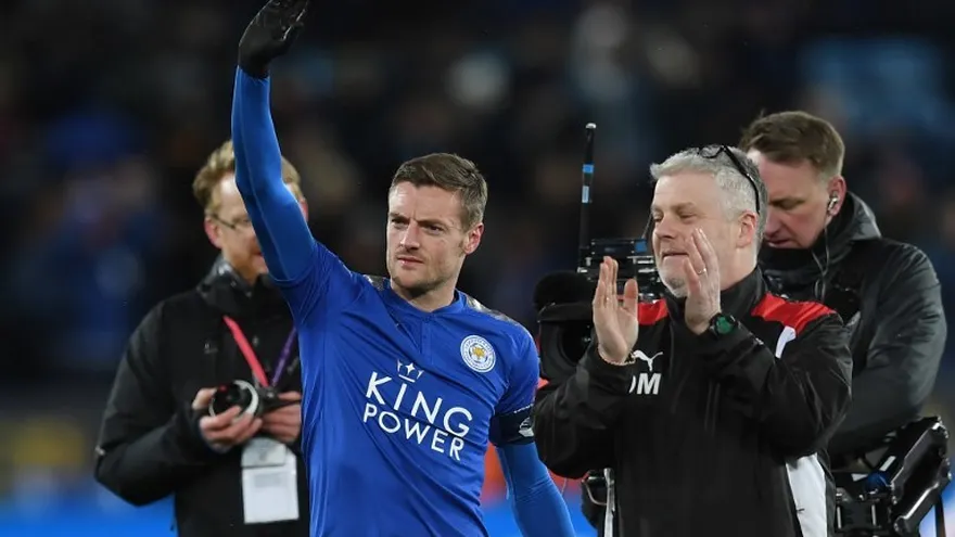 VAR ayuda al Leicester a superar tercera ronda de la Copa