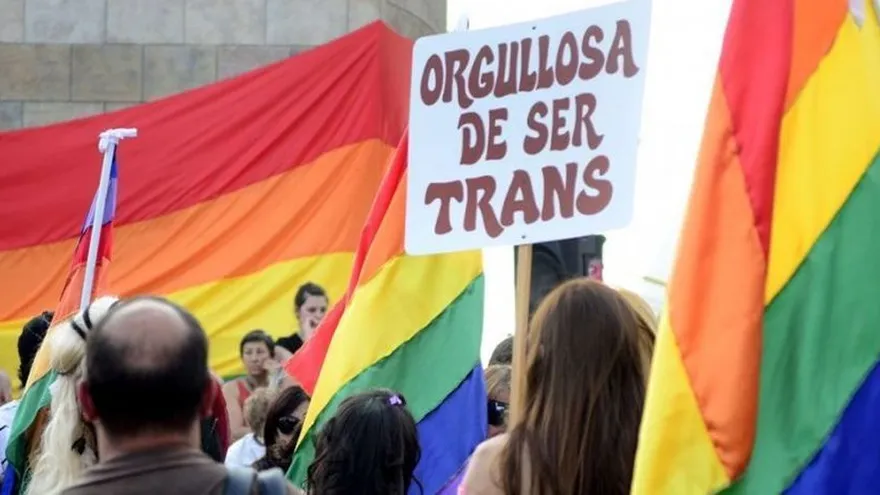 Imagen de la manifestación a favor de las leyes de género en Argentina.