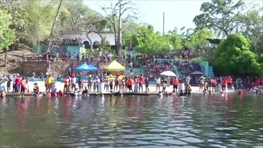 Desfile de balsas en Penonomé