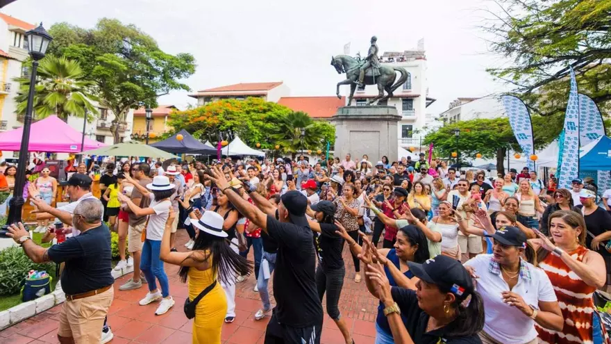 Miles de personas han participado del Casco Peatonal