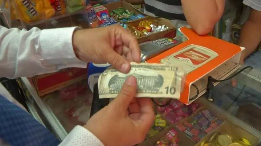 Detectan billetes falsos en locales comerciales