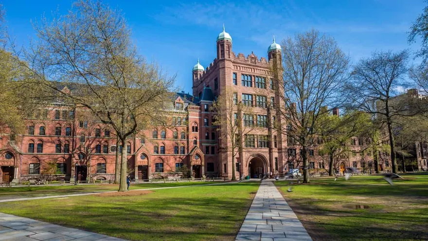 Fachada de la Universidad de Yale