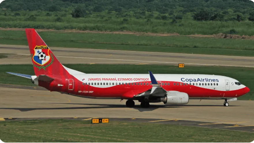 Foto archivo de un avión de Copa Airlines en honor a la Selección Nacional