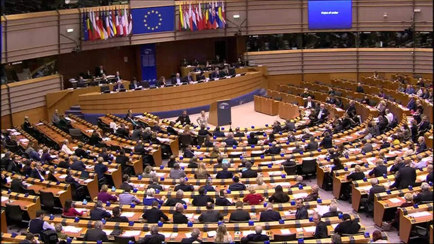 Eurocámara levanta inmunidad a ultraderechista Marine Le Pen