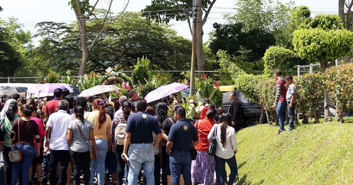 Sepultan en El Salvador los cuerpos de padre e hija ahogados en el río ...