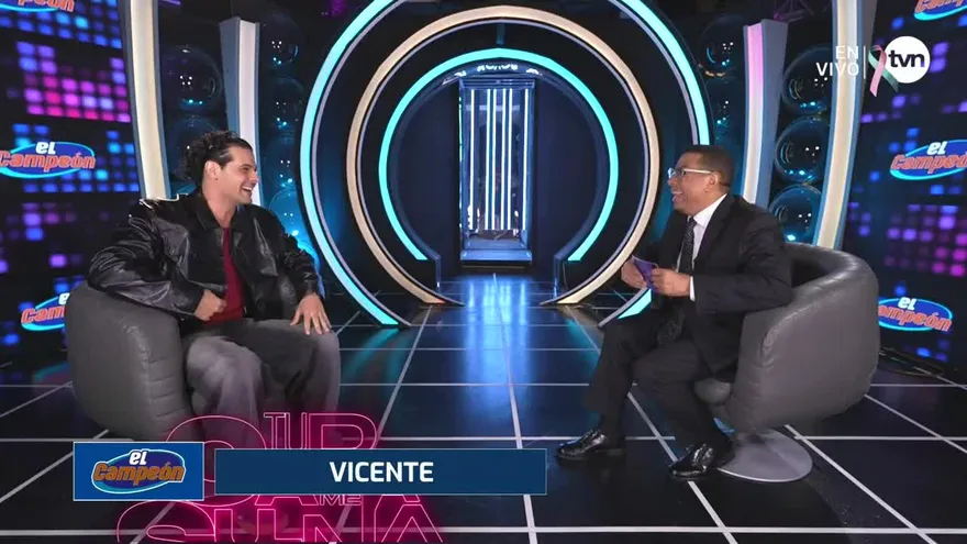 Vicente canta “Tú con él” como Rauw Alejandro en la gran final