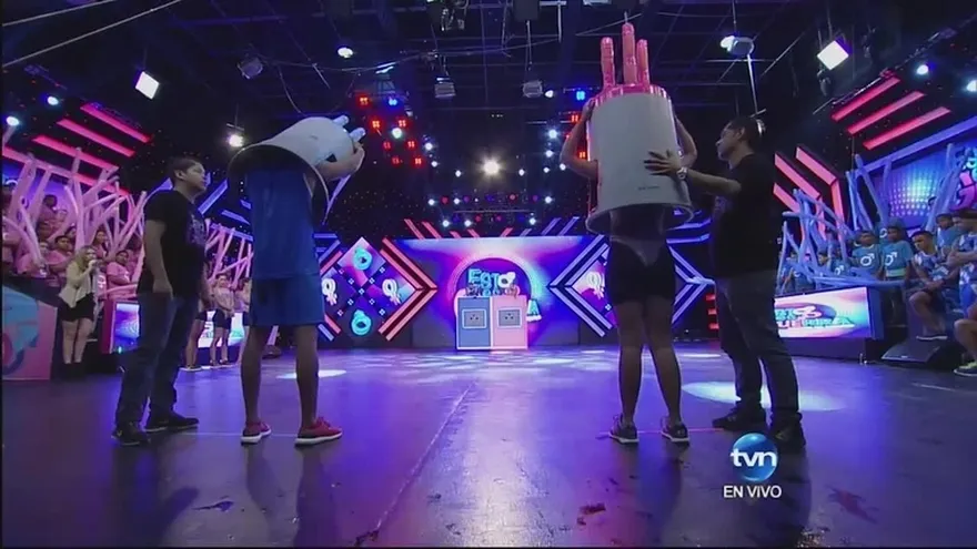 En pareja debían sumar puntos los guerreros jugando Enchufados