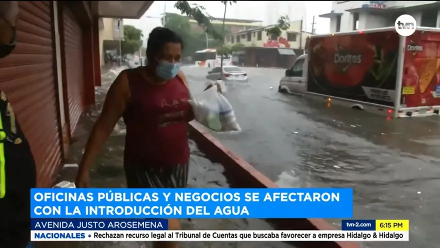 Inundaciones perjudicaron negocios y oficinas públicas