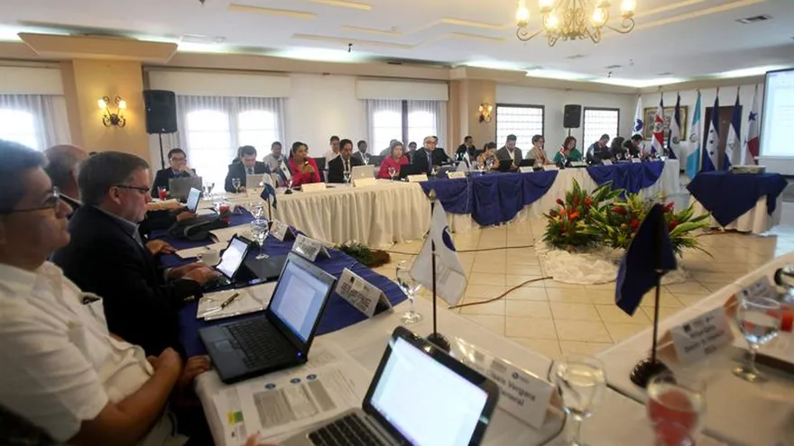 En la imagen un registro de una reunión de ministros y viceministros de Economía del Sistema de la Integración Económica Centroamérica (Sieca), en Managua (Nicaragua).