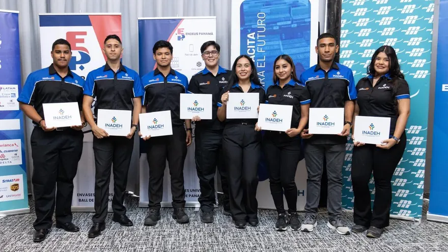 Algunos de los graduados