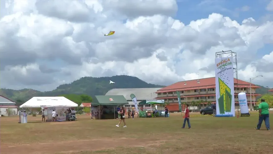 Familias panameñas disfrutaron el festival de cometas y panderos