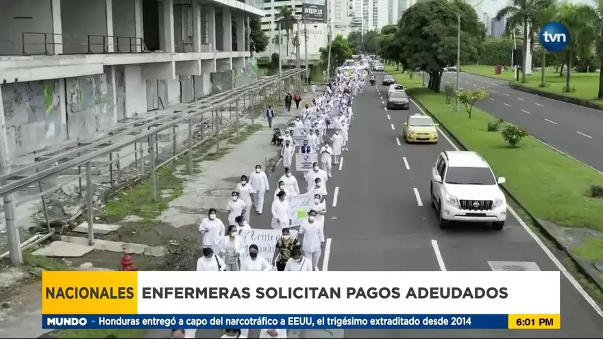 Enfermeras marchan a la Presidencia