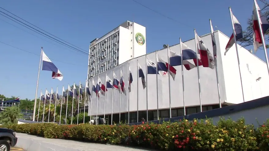 Jóvenes piden acciones más contundentes contra la corrupción