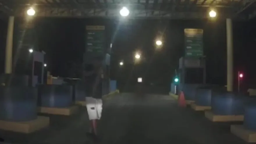 Confusión por un hombre en el corredor