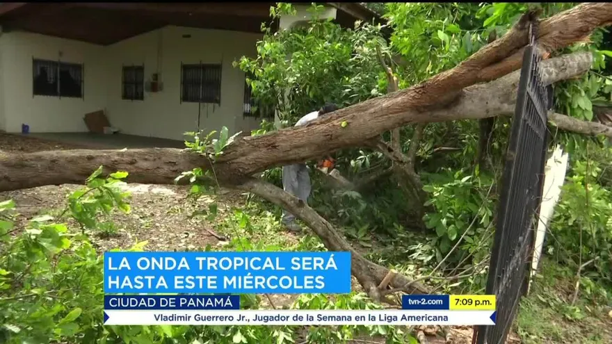 Se registran desprendimiento de techos por fuertes vientos