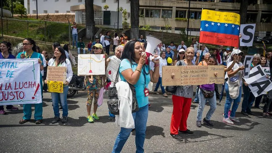 Distintos representantes del gremio de enfermería, médicos, personal administrativo y obrero, advirtieron al Gobierno "sordo" de Maduro que no cesarán en sus manifestaciones hasta conseguir una respuesta a sus demandas.