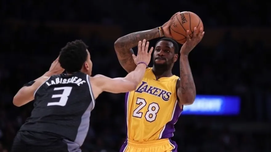 Tarik Black le daba presencia en la pintura a LA.