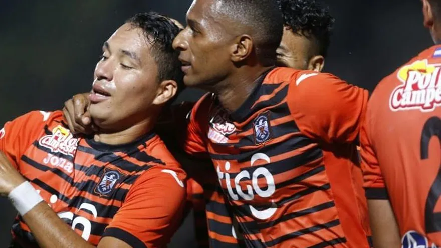 Nicolás Muñoz anotó dos goles en victoria del CD Águila