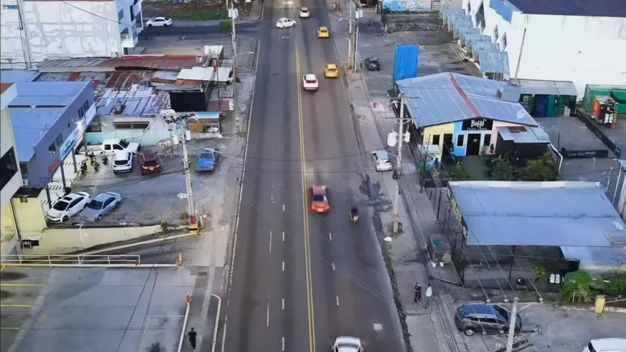 Comerciantes se preparan para el proyecto de ampliación de la vía España