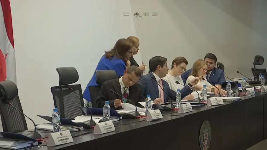 Comisión de Educación aprueba en primer debate proyecto que frena reelección inmediata de rectores de universidades oficiales.