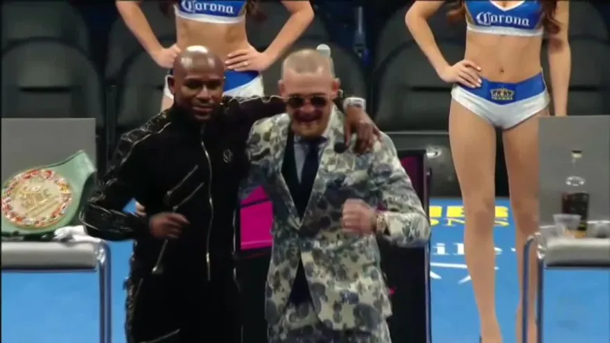 Mayweather vence a McGregor por KO técnico