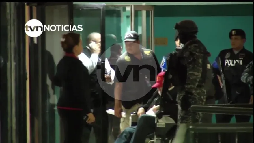 Manuel A. Noriega llega para audiencia en Plaza Agora