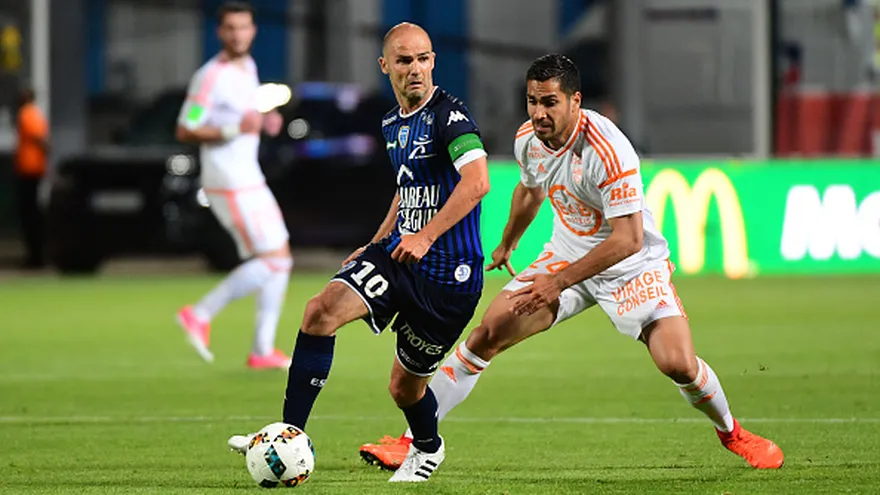 Benjamin Nivet (10) marcó la diferencia por el Troyes